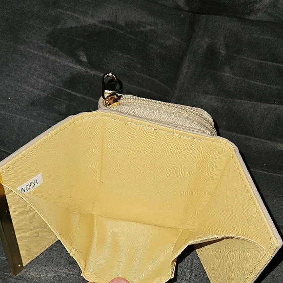 Chic Womens Beige Vegan Leather Wallet Gold Bow Button Clasp Zipper Pouch NWT - Picture 5 of 9
